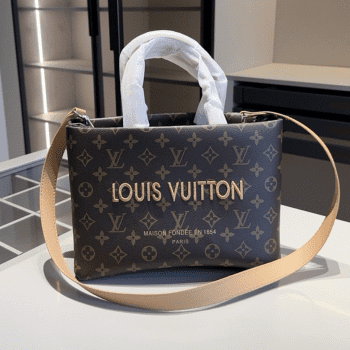 Louis Vuitton (LV) handbag/crossbody H002